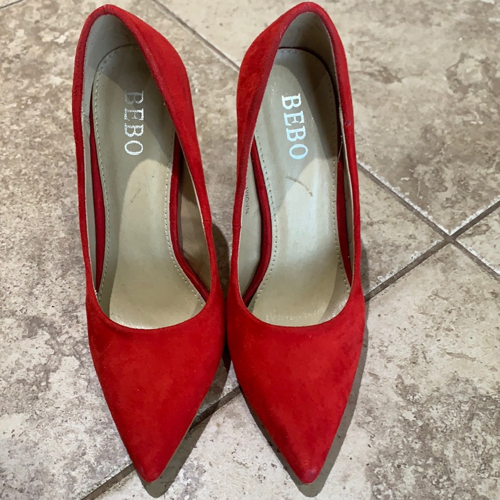 Red pumps